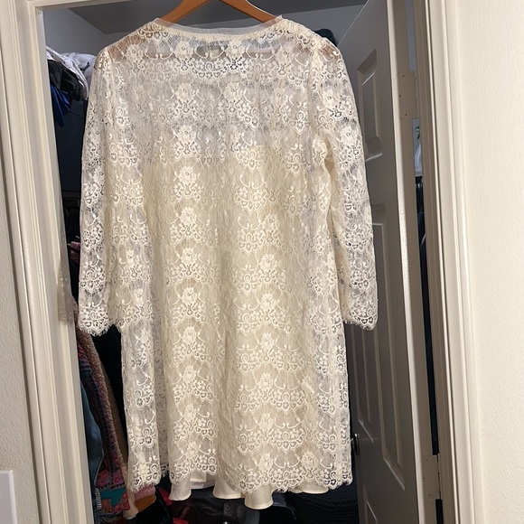 Lace dress - Picture 6 of 8